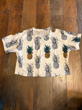 Women’s Romwe pineapple crop top size medium